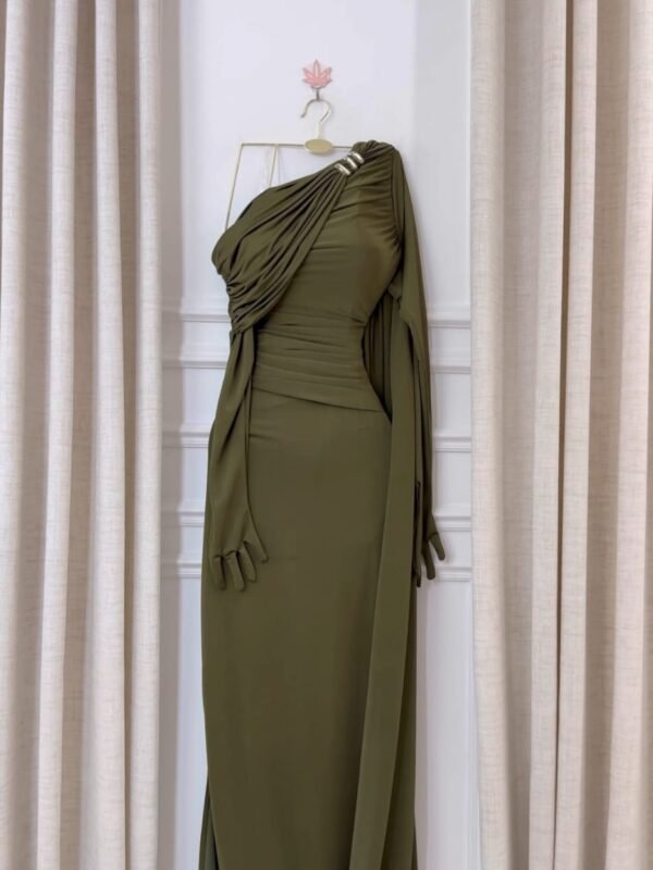 فستان سهرة مع موديل اكمام جديد بخامة بيزو استرتش وبطانة