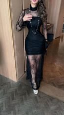 فستان سهرة بأكمام دنتيل ناعم بياقة عالية دنتيل وبطاني خامة باربي