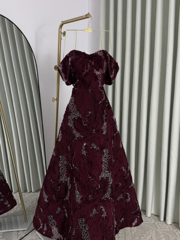 فستان سهرة كم ملكي اوف على ورد وخرز