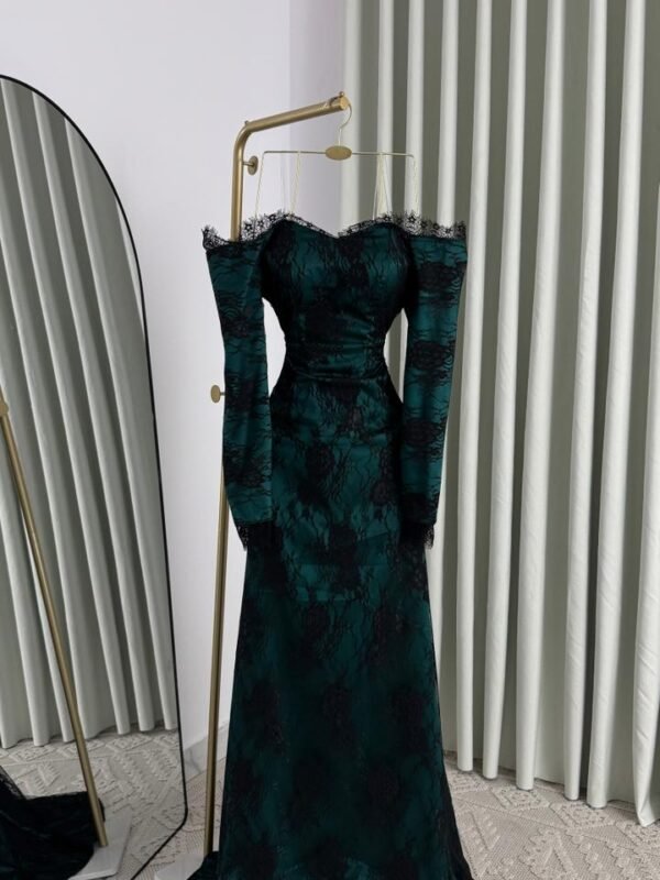 فستان سهرة اوف شولدر اكمام طويل  دنتيل خرز