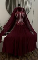 فستان سهرة "عنابي ملكي" من شيفون الجورجيت بتصميم كورسيه مطرز وكلف ورود بارزة